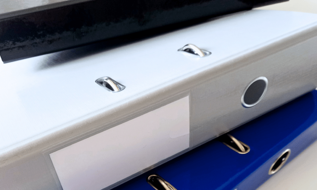 Laminoidut mapit ja rengaskansiot